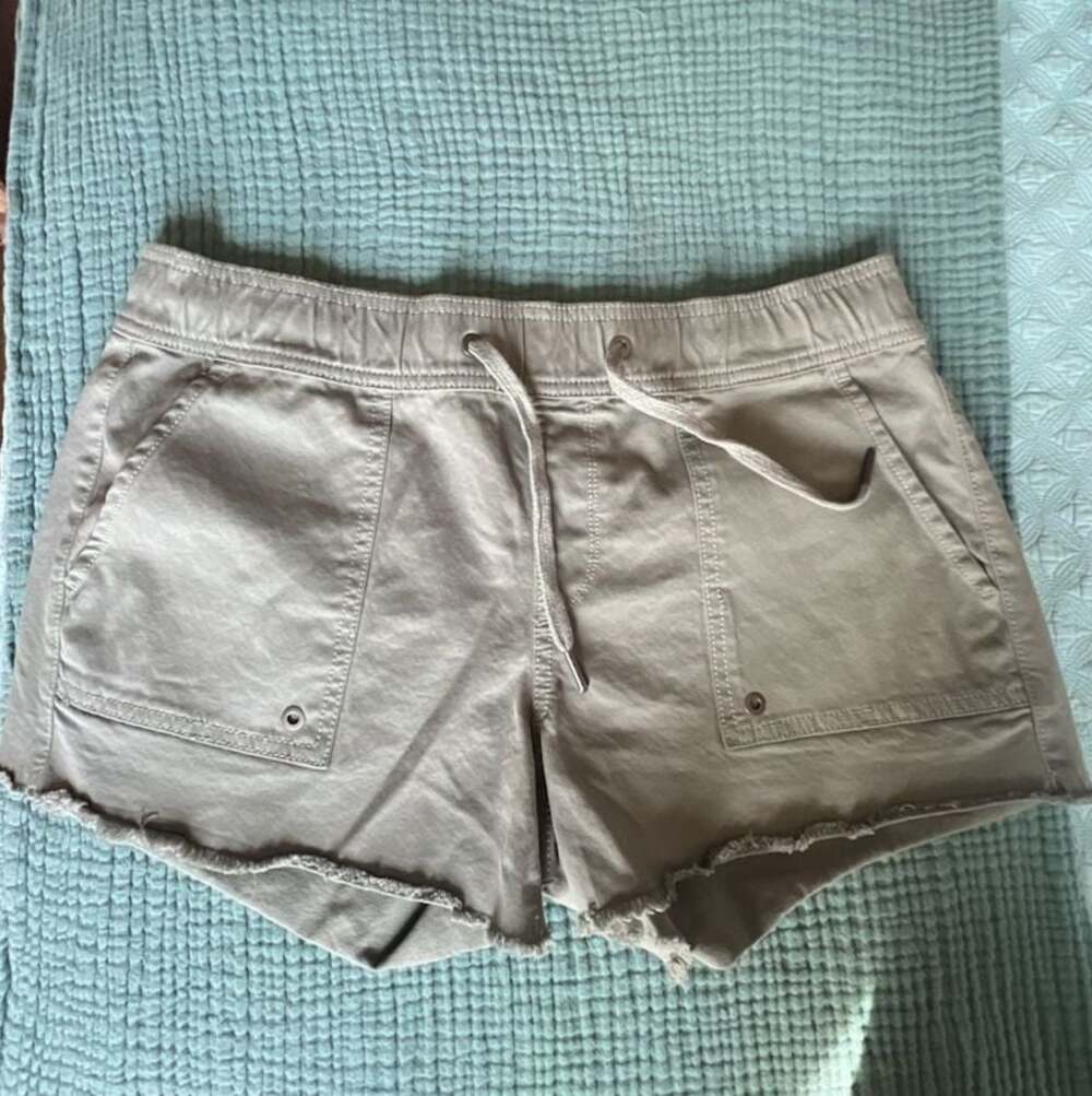 DL1961 Flynn Raw Hem Utility Shorts, Size 31 - Picture 1 of 4